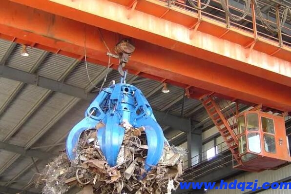 雙梁抓斗橋式起重機電動機的絕緣層構(gòu)造，是根據(jù)電流量尺寸或是工作電壓多少明確?